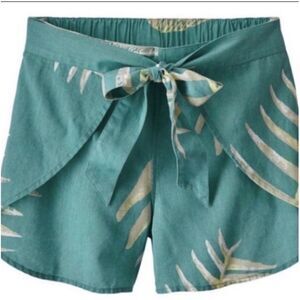 EXCELLENT CONDITION WOMEN’S MEDIUM PATAGONIA “WRAPAROUND” GARDEN ISLAND 4” SHORT